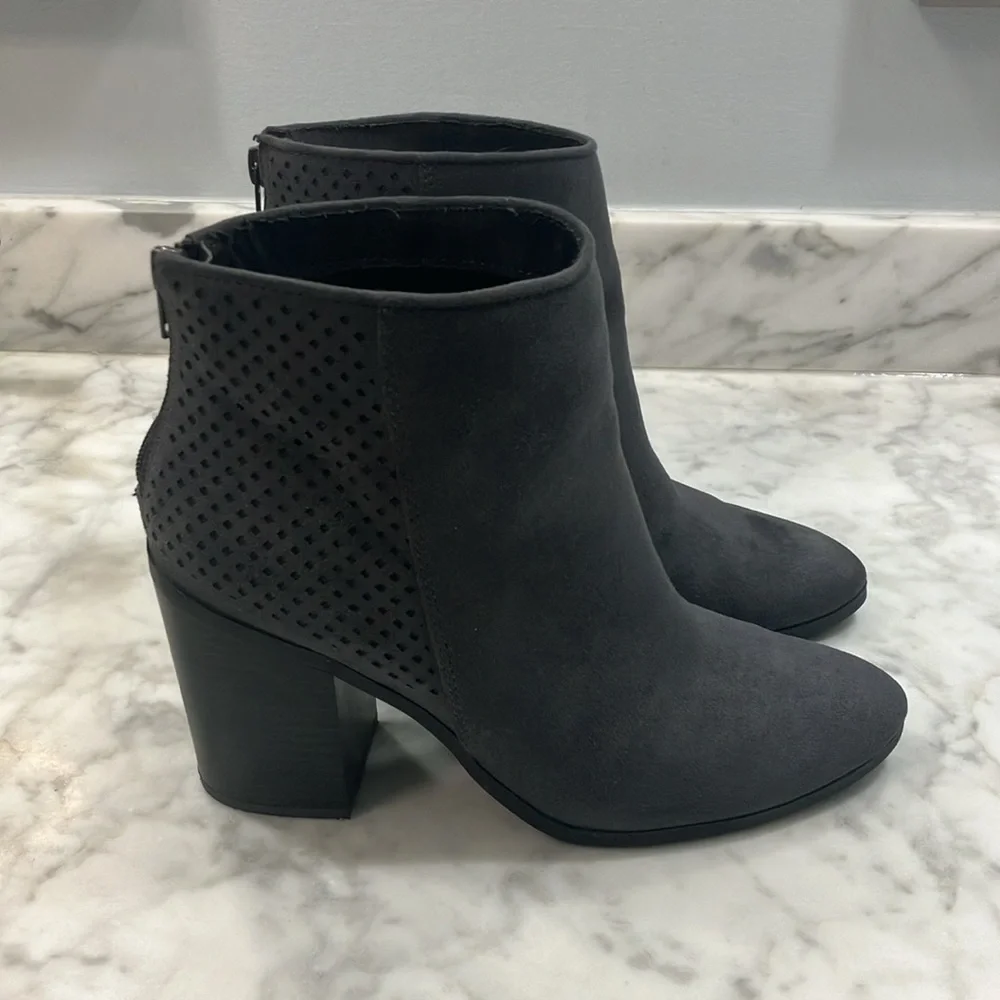 American Eagle Outfitters Gray Ankle Booties size 9 western heel boot zipper